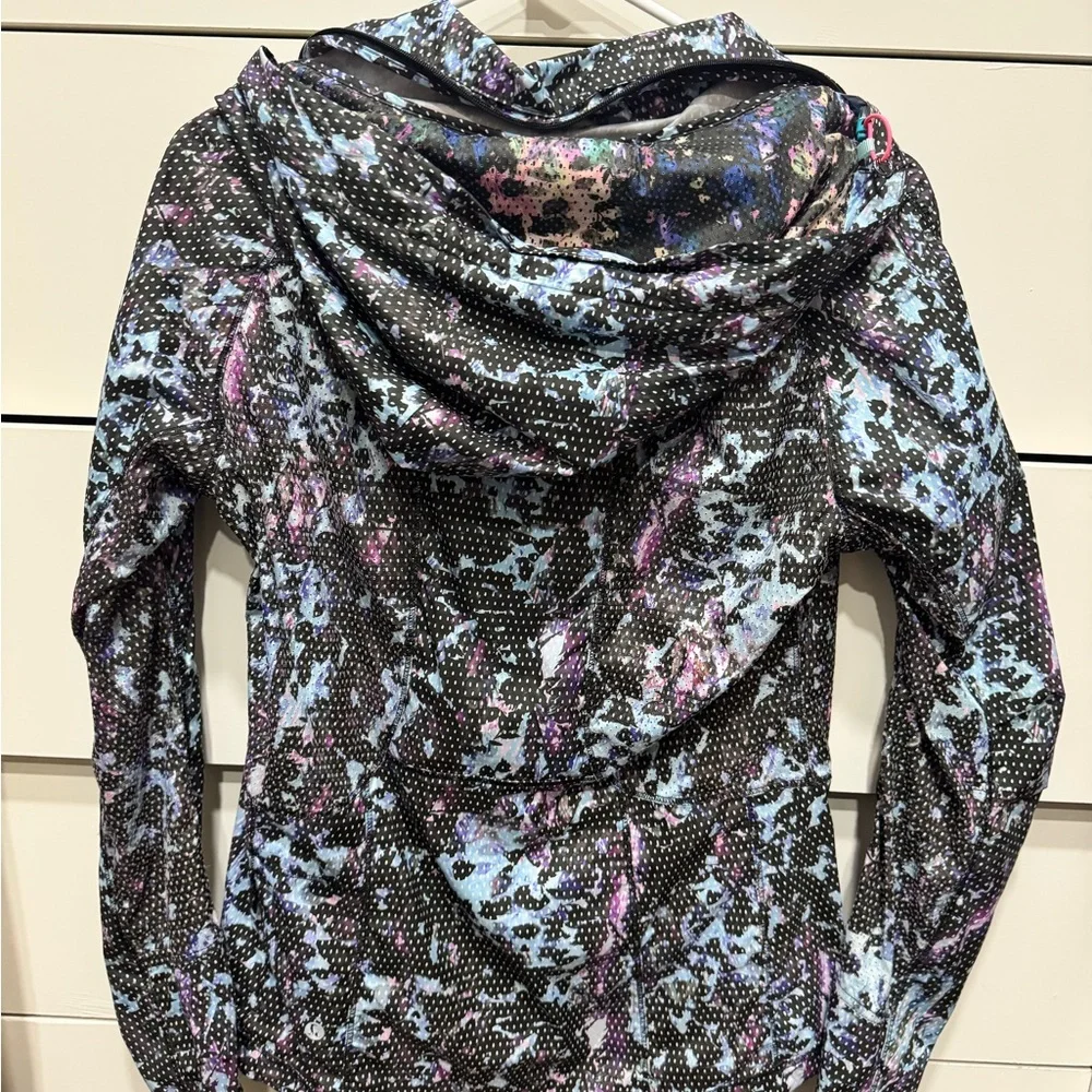 lululemon athletica Black Multicolor Raincoat - Picture 2 of 2